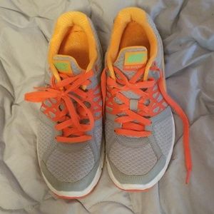 Nike relentless shoes